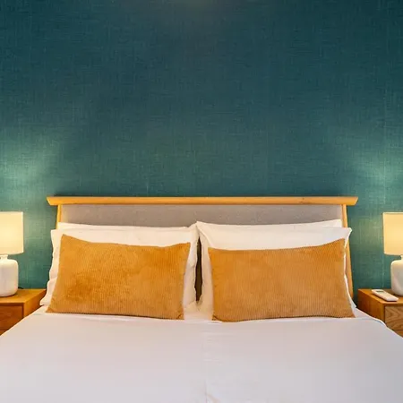 Whome | Estrela Family Perfect For Families & Friends *